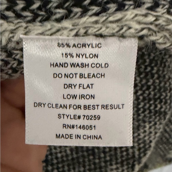 Plaid Open-Front Women's Sweater Vest - Picture 3 of 3